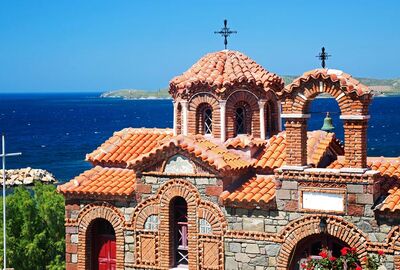 YILBAŞI ÖZEL MİDİLLİ TURU İZMİR ÇIKIŞ   Yeni yılı sıradan bir şehirde değil, denizin karşı kıyısında, Ege’nin ışıkları altında karşılayın.